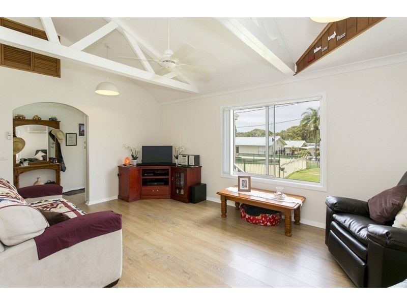 2 Farlow Street, Booragul NSW 2284