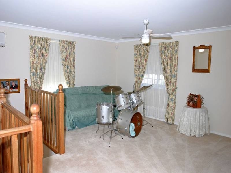 34 Alexander Cl, Bateau Bay NSW 2261