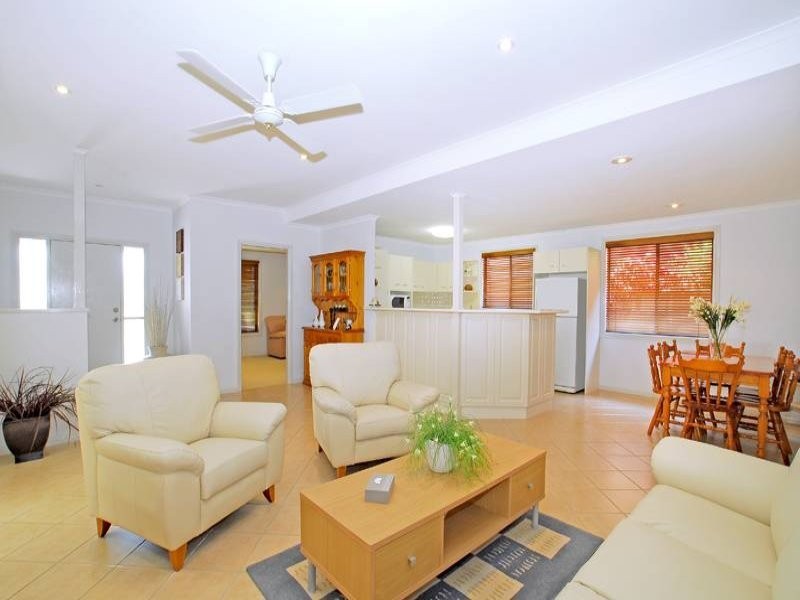 16 Bias Avenue, Bateau Bay NSW 2261