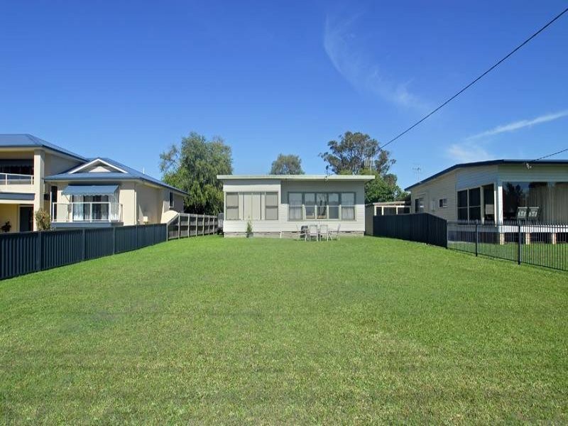 22 Lucinda Ave, Killarney Vale NSW 2261