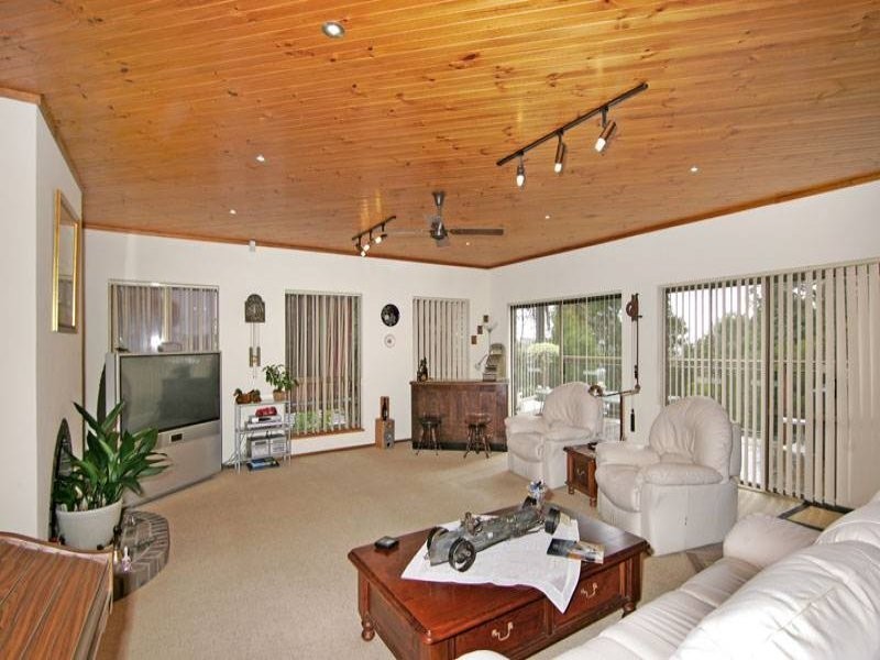 21 Masefield Ave, Bateau Bay NSW 2261