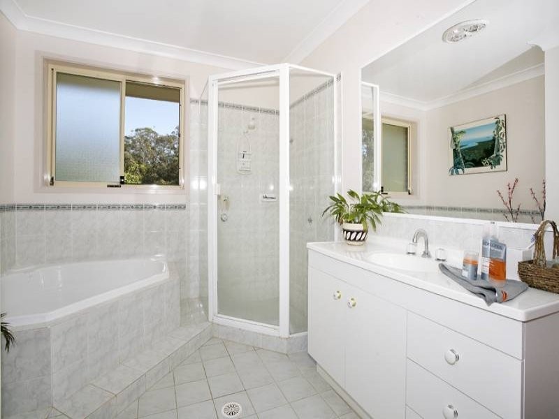 16 Lachlan Place, Berkeley Vale NSW 2261