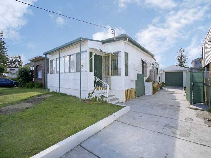 8 Bondi Rd, The Entrance North NSW 2261