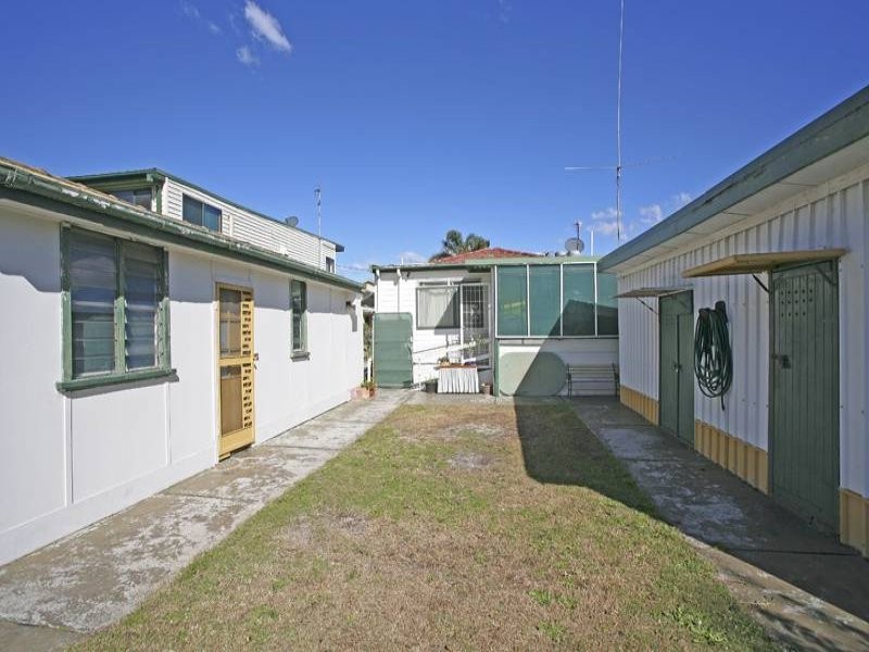8 Bondi Rd, The Entrance North NSW 2261