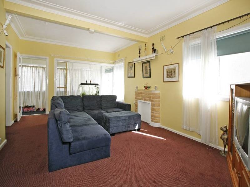 8 Bondi Rd, The Entrance North NSW 2261
