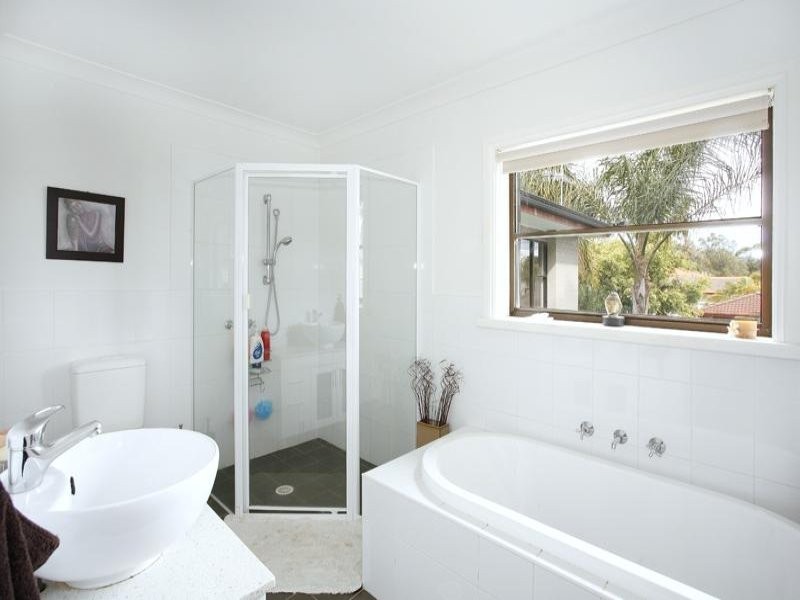 19 Barry Street, Bateau Bay NSW 2261