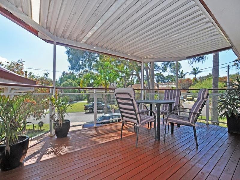 9 Banks Close, Bateau Bay NSW 2261