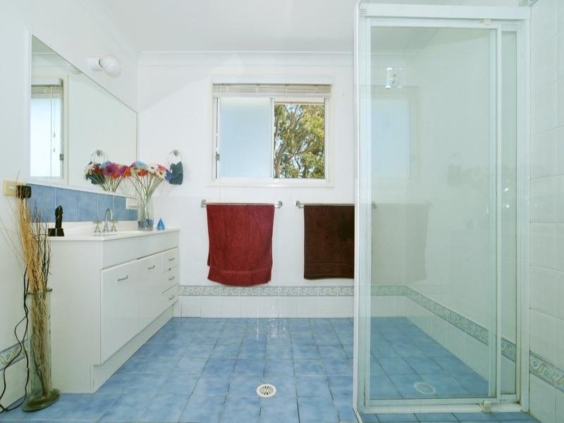 9 Banks Close, Bateau Bay NSW 2261