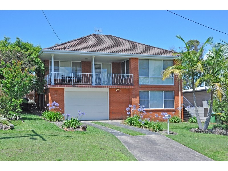 25 Barry St, Bateau Bay NSW 2261