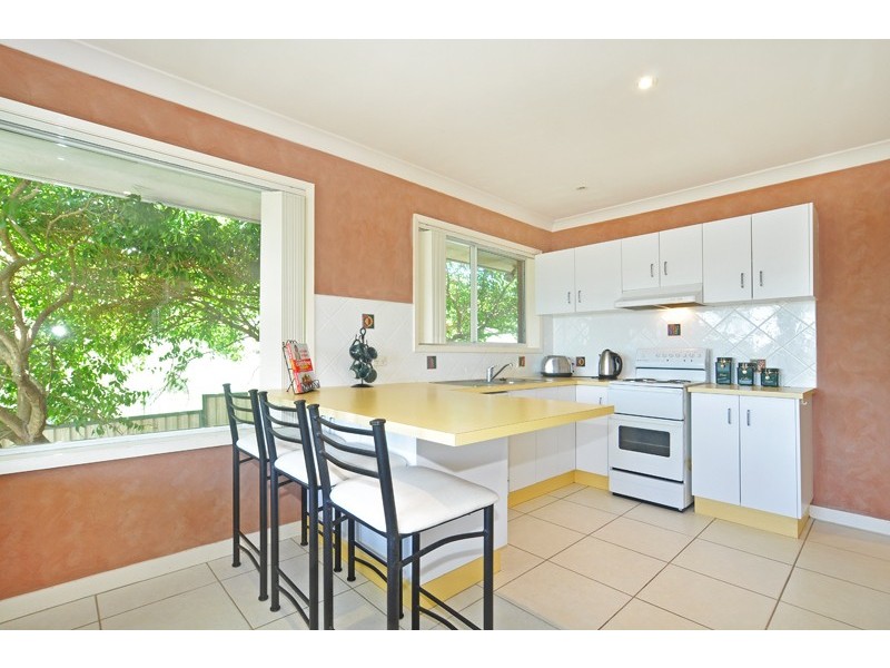 25 Barry St, Bateau Bay NSW 2261