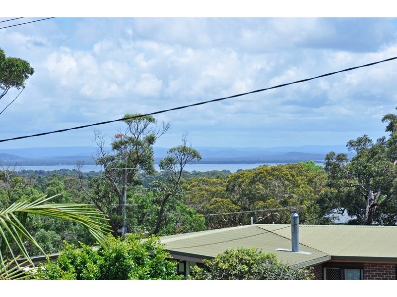 25 Barry St, Bateau Bay NSW 2261