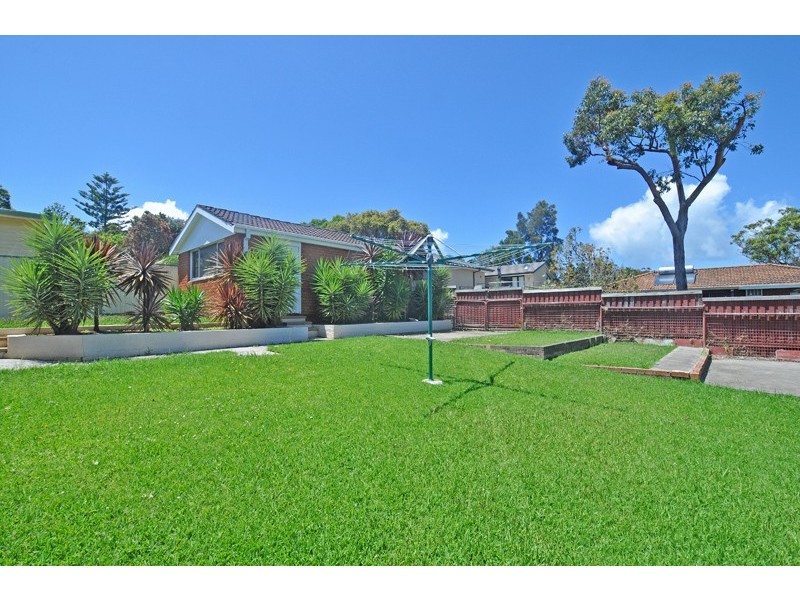 25 Barry St, Bateau Bay NSW 2261