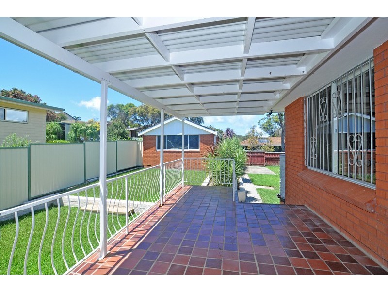 25 Barry St, Bateau Bay NSW 2261