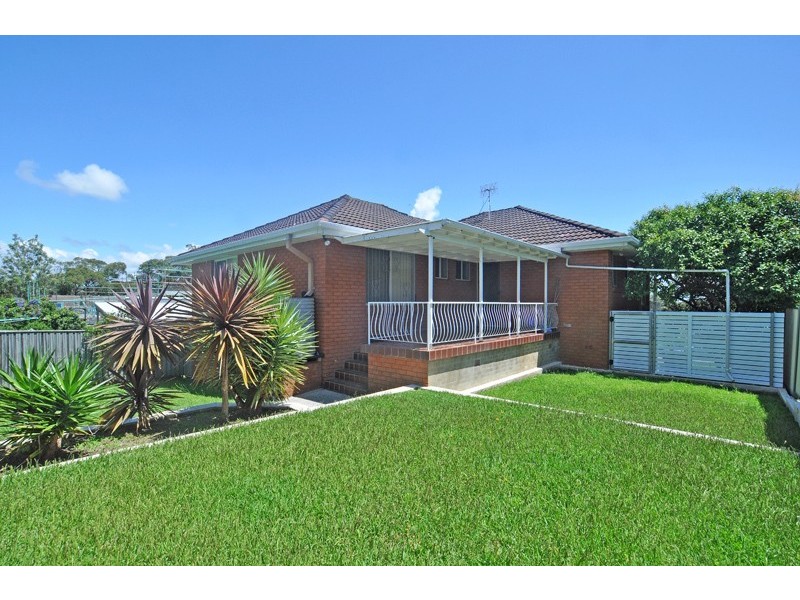25 Barry St, Bateau Bay NSW 2261