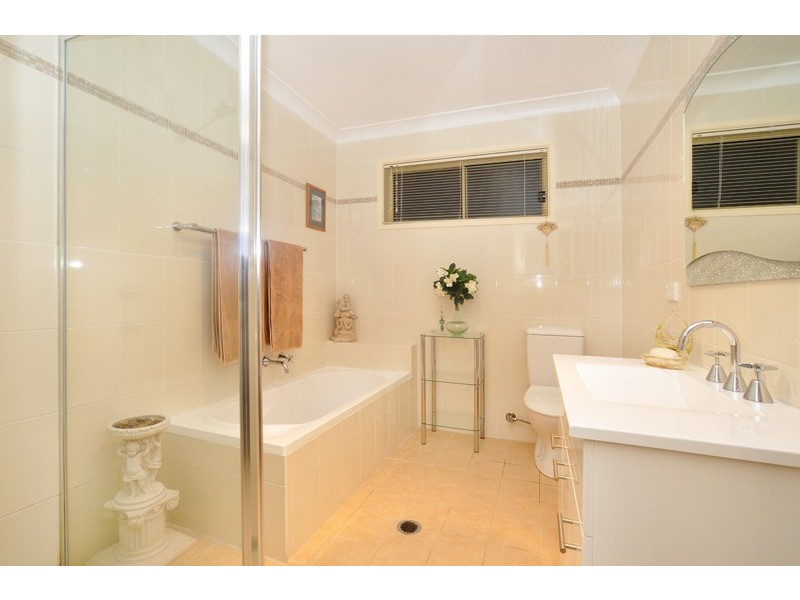 17 Mossman Ave, Bateau Bay NSW 2261