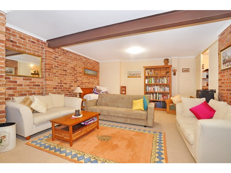 17 Mossman Ave, Bateau Bay NSW 2261