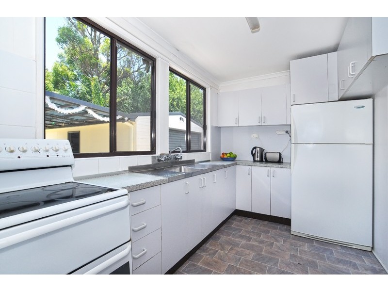 9 Erin Avenue, Berkeley Vale NSW 2261