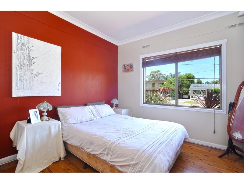 9 Erin Avenue, Berkeley Vale NSW 2261