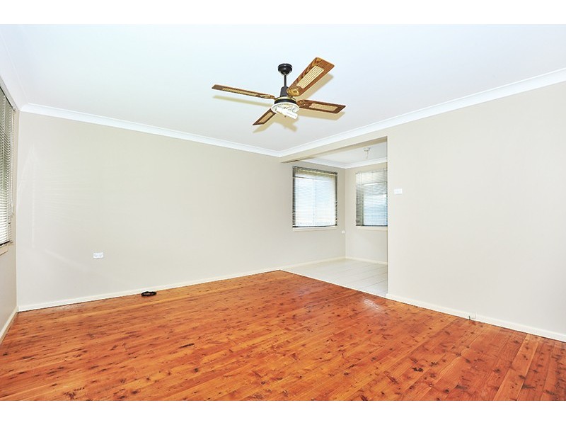 82 Lakedge Ave, Berkeley Vale NSW 2261