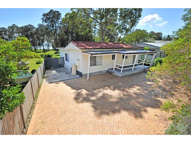 135 Lakedge Ave, Berkeley Vale NSW 2261