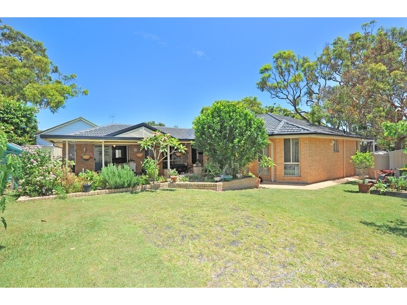 48 Lakin St, Bateau Bay NSW 2261