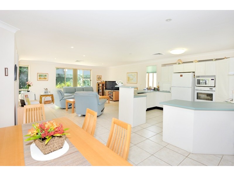 48 Lakin St, Bateau Bay NSW 2261