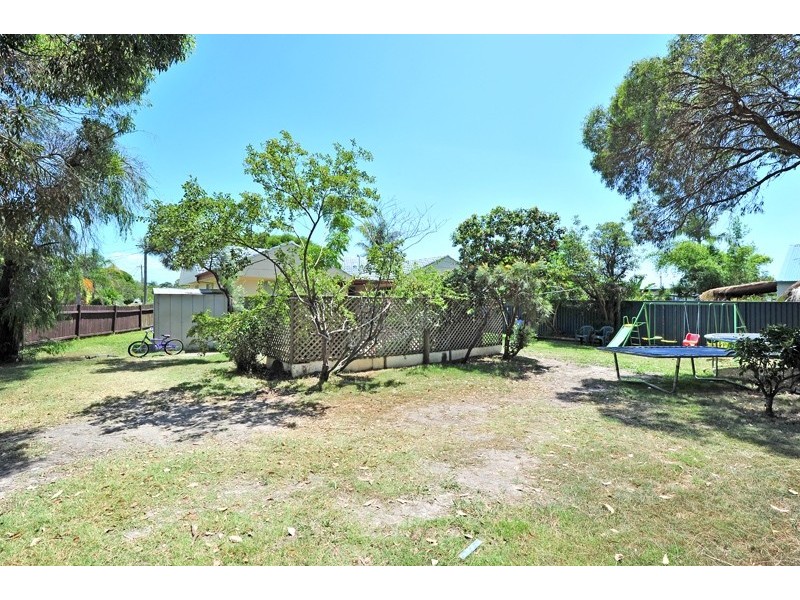 44 Kathleen White Crescent, Killarney Vale NSW 2261