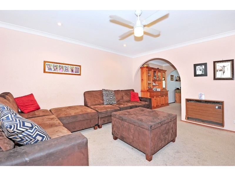 44 Kathleen White Crescent, Killarney Vale NSW 2261