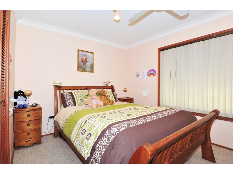 44 Kathleen White Crescent, Killarney Vale NSW 2261