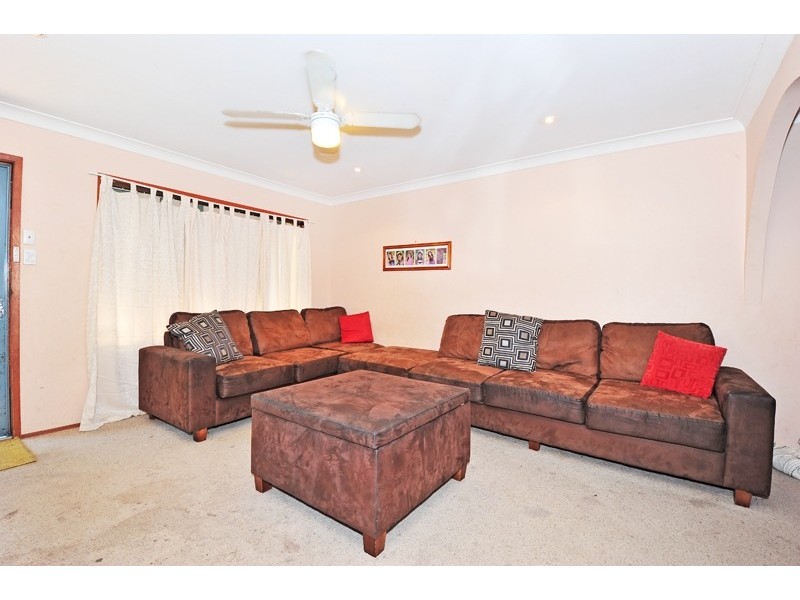 44 Kathleen White Crescent, Killarney Vale NSW 2261