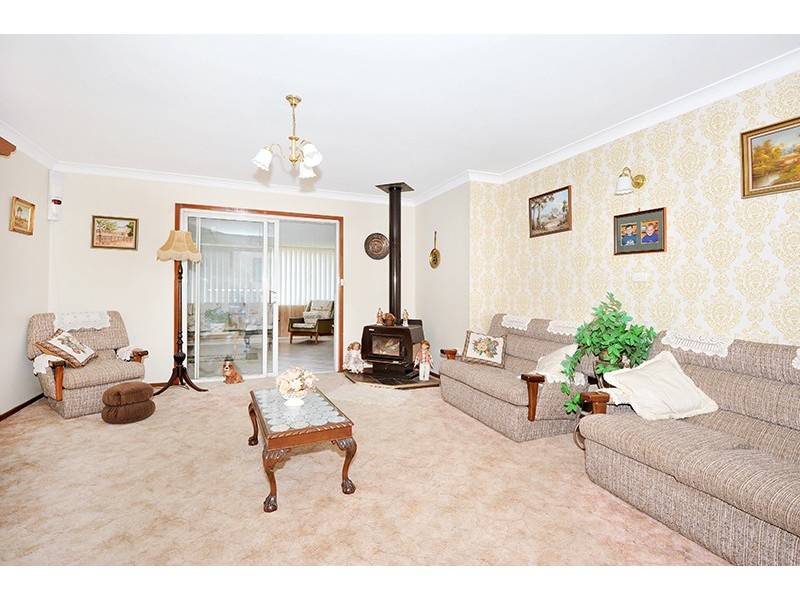 63 Platypus Rd, Berkeley Vale NSW 2261
