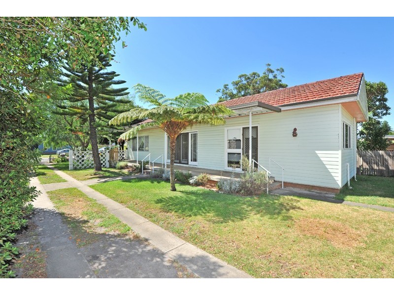 13 Armstrong Ave, Killarney Vale NSW 2261