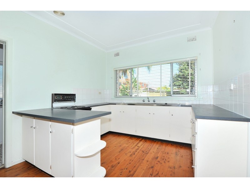 13 Armstrong Ave, Killarney Vale NSW 2261