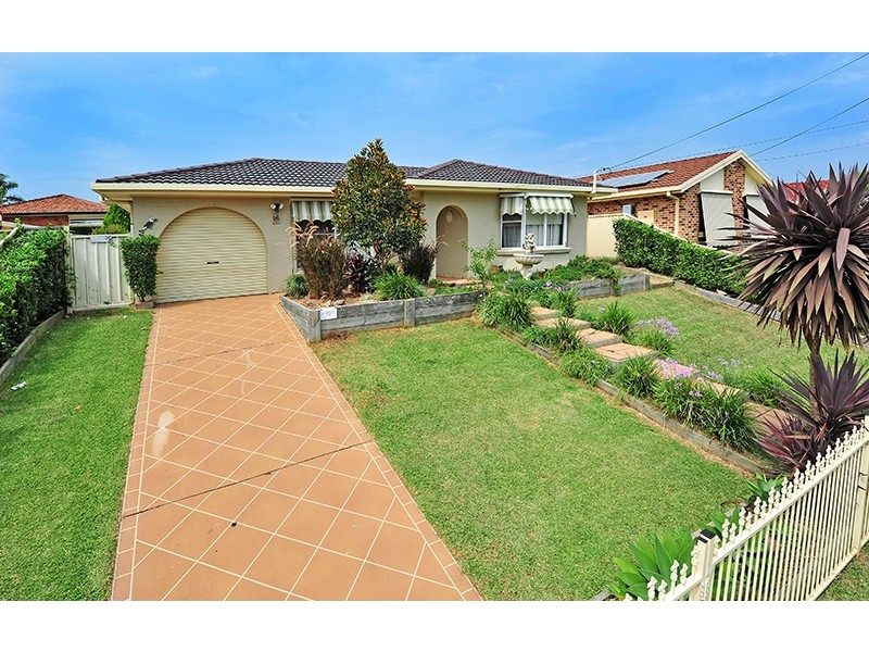 18 Scarborough Place, Bateau Bay NSW 2261