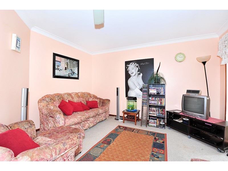 4 Jessica Street, Bateau Bay NSW 2261