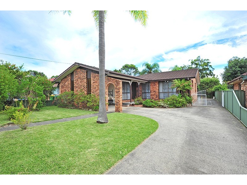 25 Panorama Pde, Berkeley Vale NSW 2261
