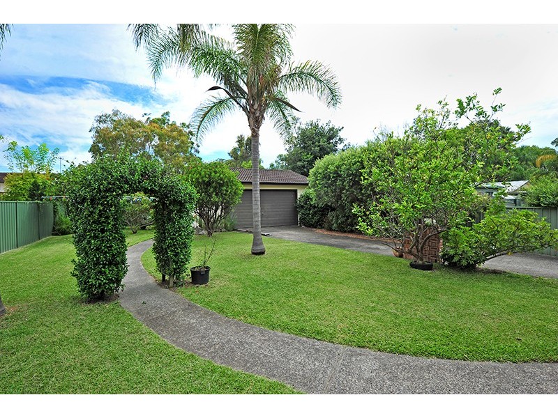 25 Panorama Pde, Berkeley Vale NSW 2261
