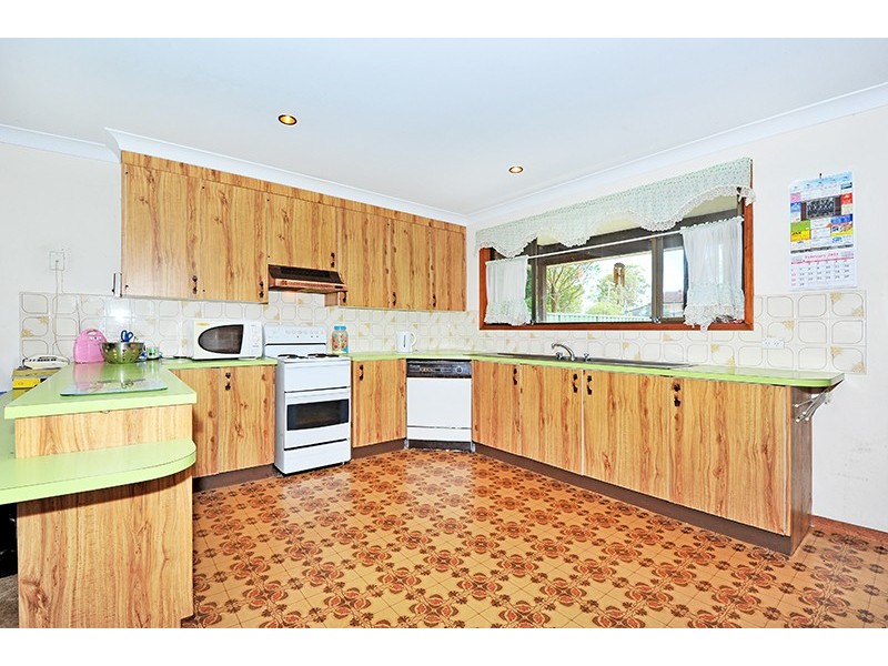 25 Panorama Pde, Berkeley Vale NSW 2261
