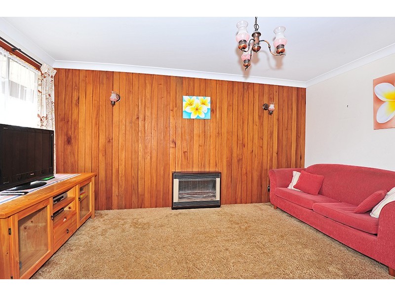 25 Panorama Pde, Berkeley Vale NSW 2261