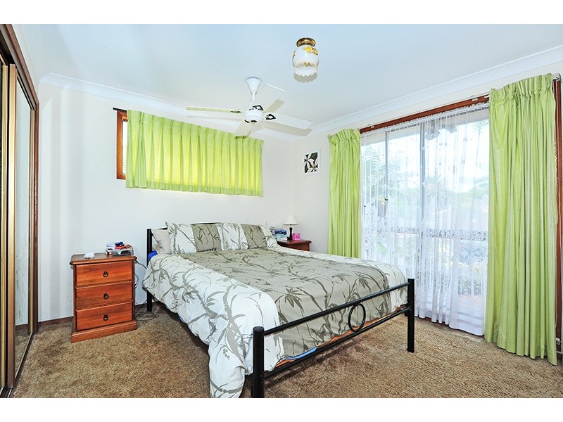25 Panorama Pde, Berkeley Vale NSW 2261