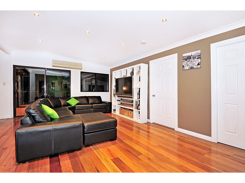 33 Oxley Rd, Killarney Vale NSW 2261