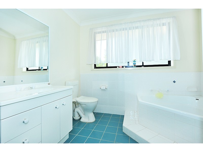 21 Stornaway Crescent, Berkeley Vale NSW 2261