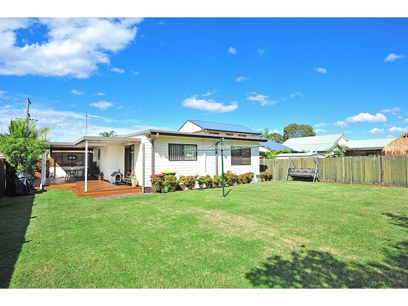 1 Kathleen White Crescent, Killarney Vale NSW 2261