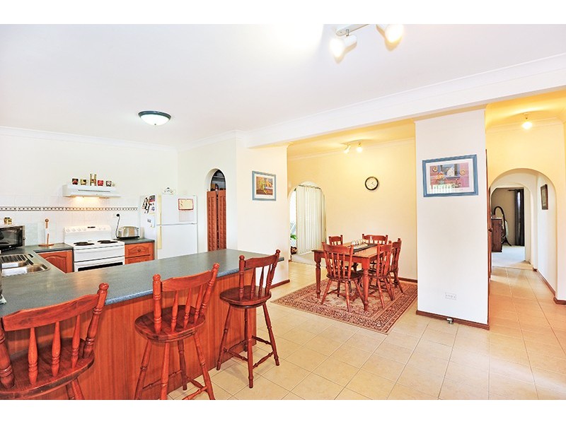 1 Kathleen White Crescent, Killarney Vale NSW 2261