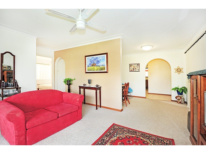 1 Kathleen White Crescent, Killarney Vale NSW 2261