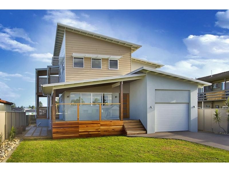 142 Ocean Parade, Blue Bay NSW 2261