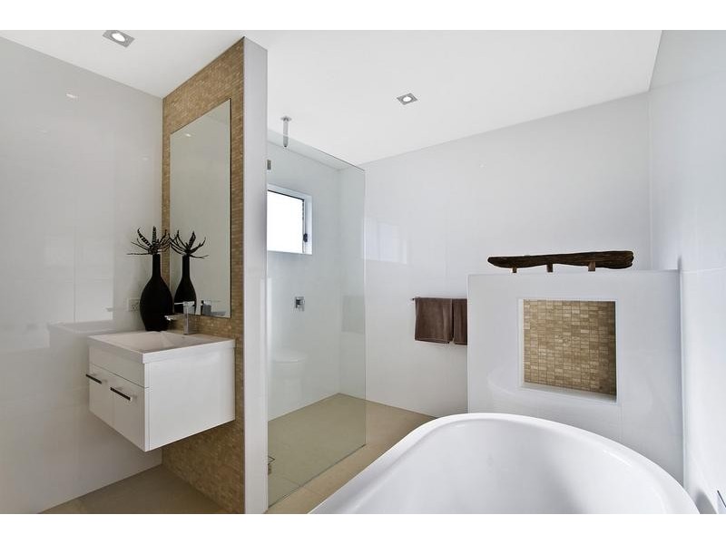 142 Ocean Parade, Blue Bay NSW 2261