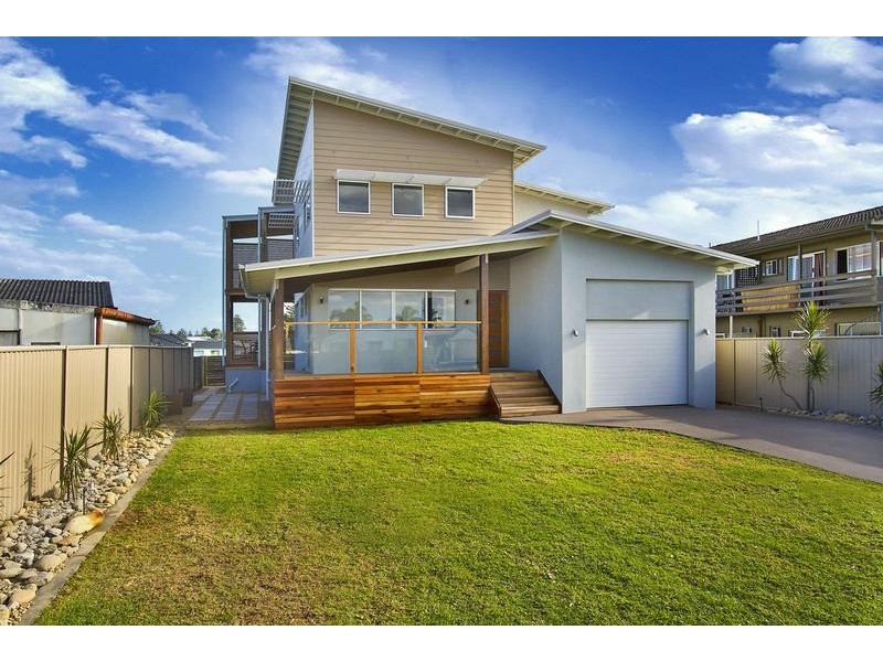 142 Ocean Parade, Blue Bay NSW 2261