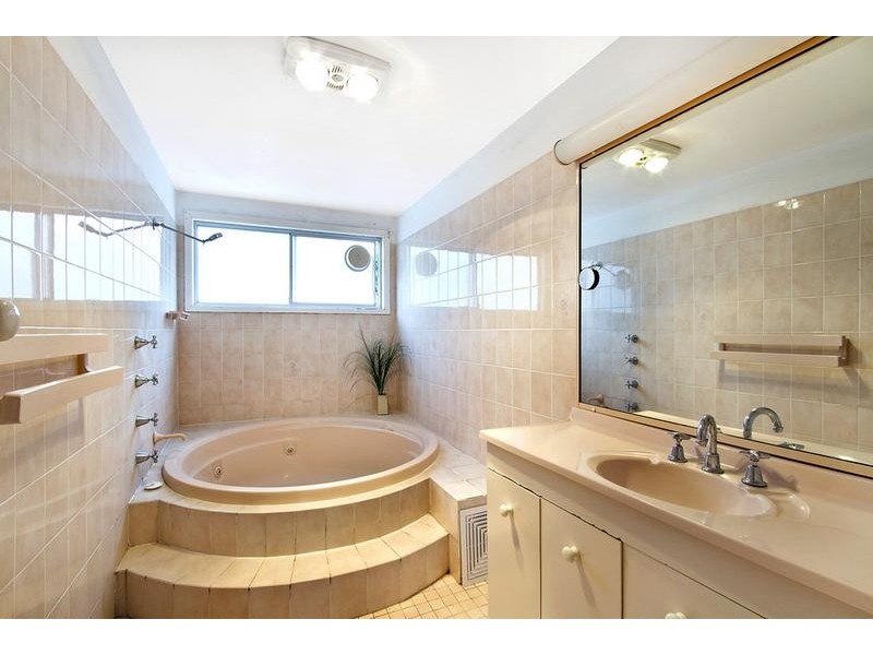 16 Lucinda Avenue, Killarney Vale NSW 2261