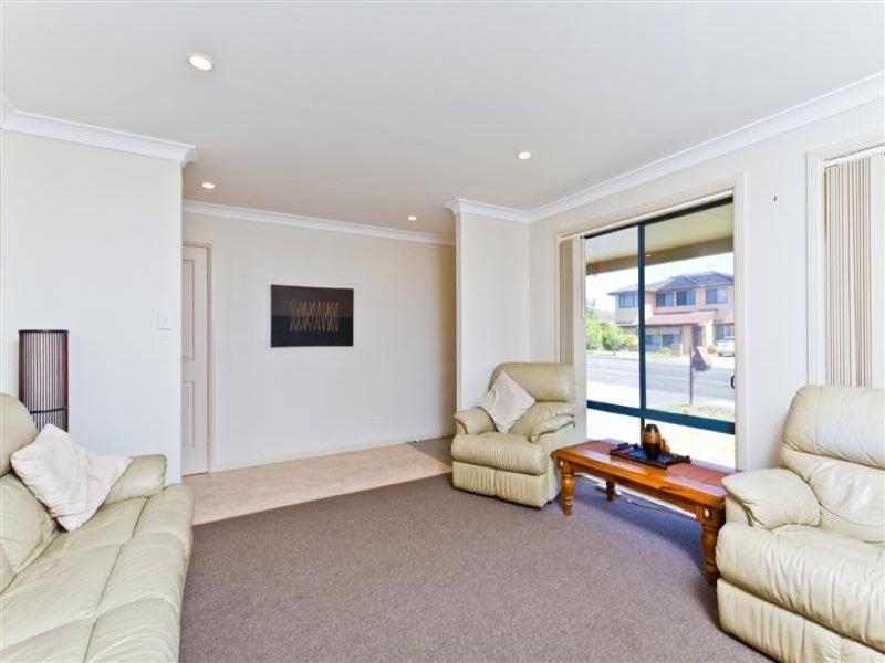 41 Rotherham St, Bateau Bay NSW 2261